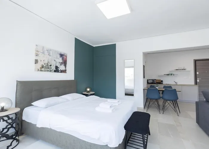 Hip And Fun Apt B